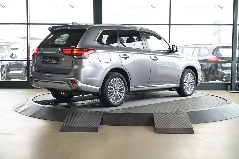 Mitsubishi Outlander 2,4 PHEV Intense CVT 4WD 5d