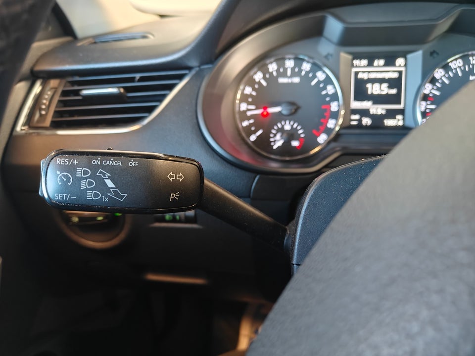 Skoda Octavia 1,6 TDi 105 Elegance Combi DSG 5d