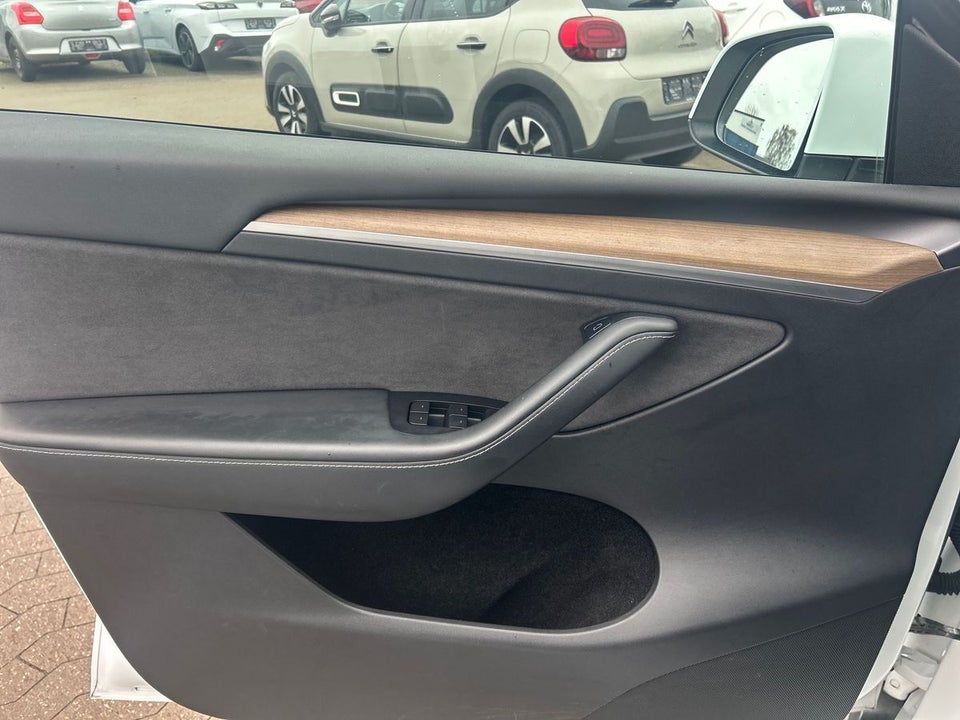 Tesla Model Y Long Range AWD 5d