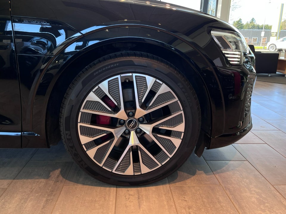 Audi Q8 e-tron 55 S-line Sportback quattro 5d
