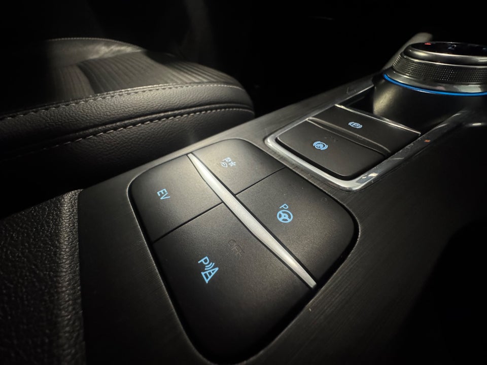 Ford Kuga 2,5 PHEV Titanium X CVT 5d