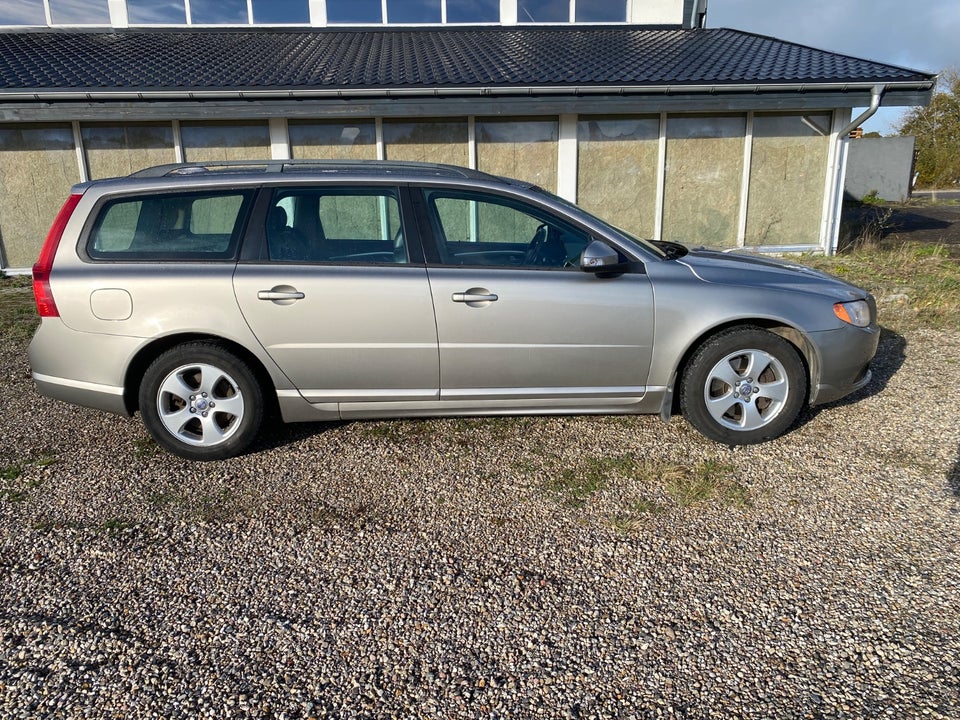 Volvo V70 2,5 T Momentum aut. 5d