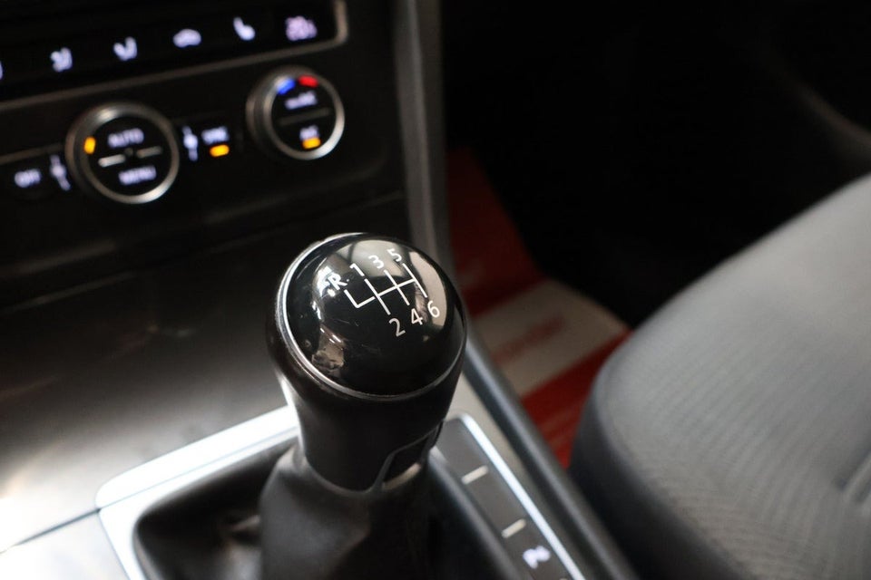 VW Golf VII 1,5 TSi 130 Comfortline Variant 5d