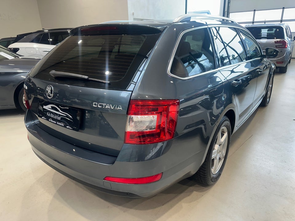 Skoda Octavia 1,6 TDi 110 Style Combi DSG 5d