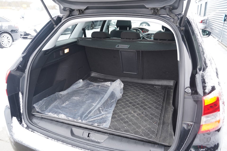 Peugeot 308 1,5 BlueHDi 130 Allure Sky SW 5d