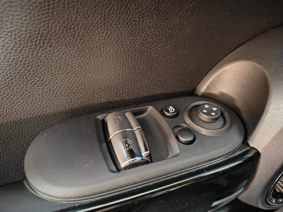 MINI Cooper SE Essential 3d