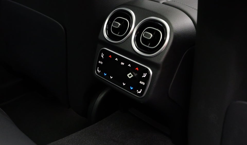 Mercedes C300 de 2,0 AMG Line stc. aut. 5d