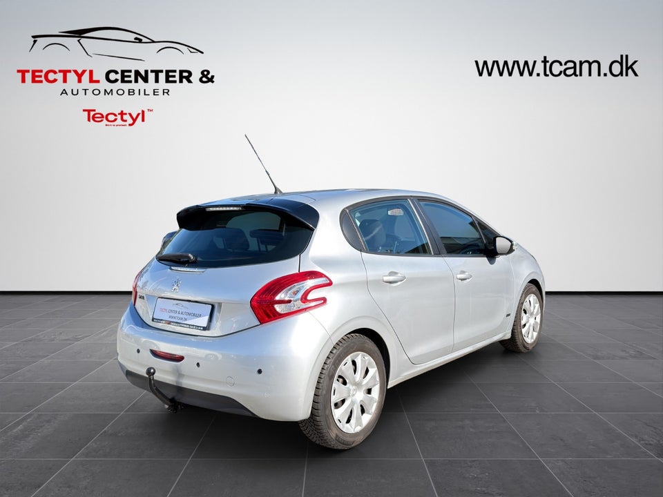 Peugeot 208 1,2 VTi Allure Sky 5d