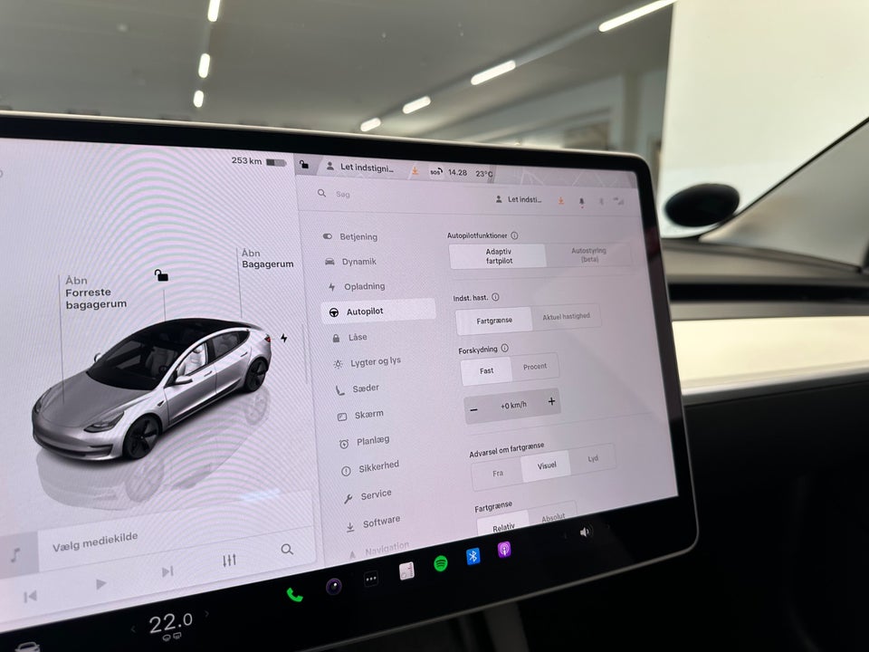 Tesla Model 3 Long Range AWD 4d
