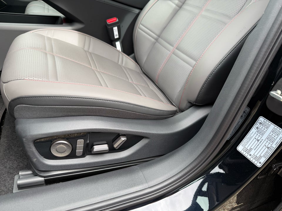 Hongqi EH7 111 Exclusive 4d