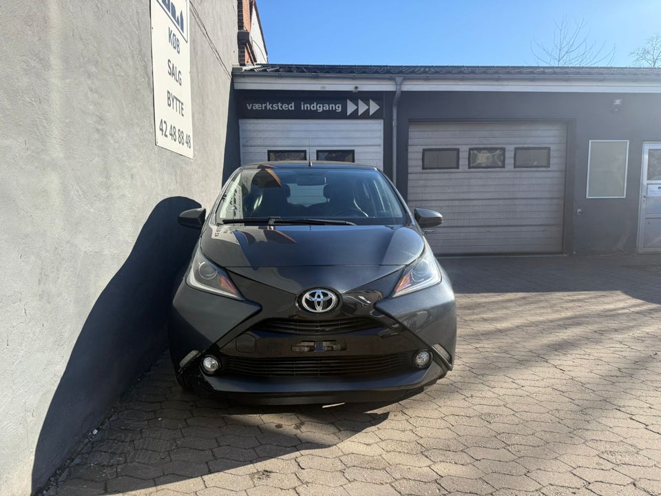 Toyota Aygo 1,0 VVT-i x-wave Sky 5d