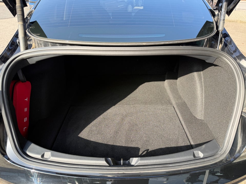 Tesla Model 3 Standard Range+ RWD 4d