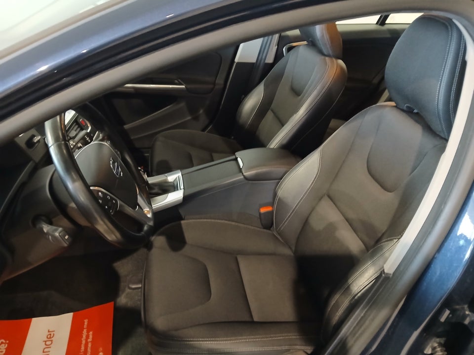 Volvo V60 2,0 T5 245 Momentum aut. 5d