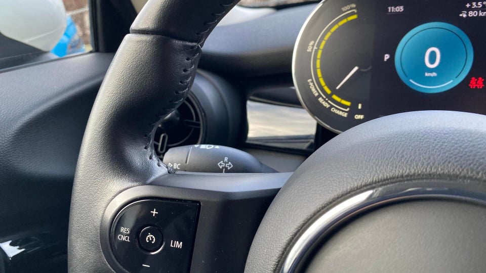 MINI Cooper SE Essential 3d