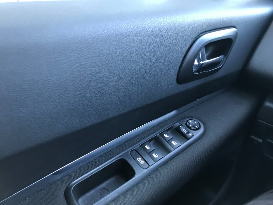 Peugeot 5008 1,6 HDi 110 Premium 7prs 5d