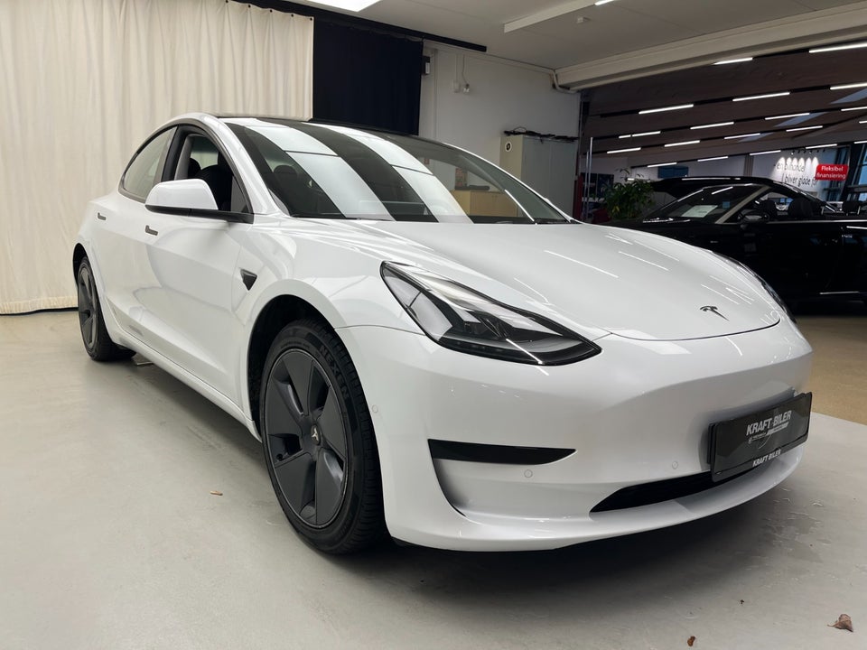 Tesla Model 3 Standard Range+ RWD 4d