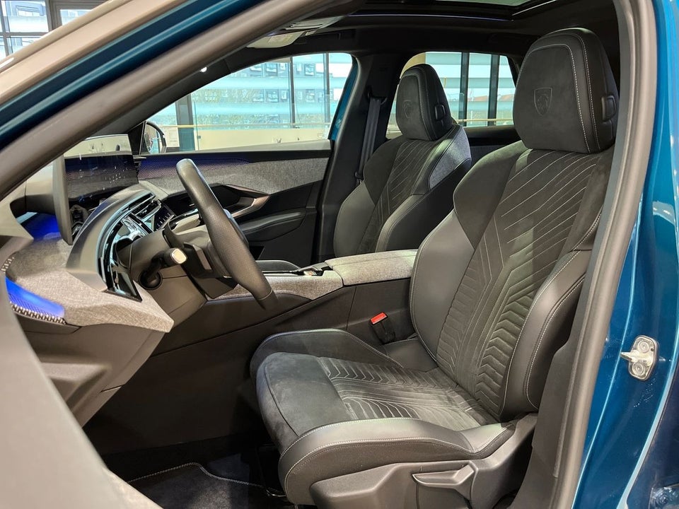 Peugeot e-3008 77 GT Pack 5d