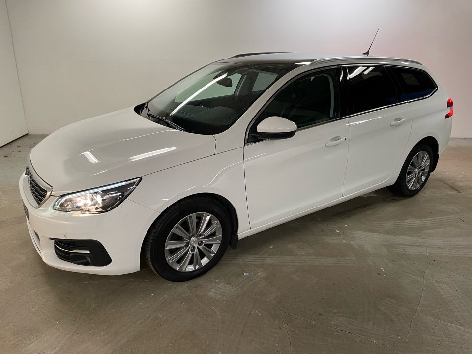 Peugeot 308 1,5 BlueHDi 130 Prestige Sky 5d