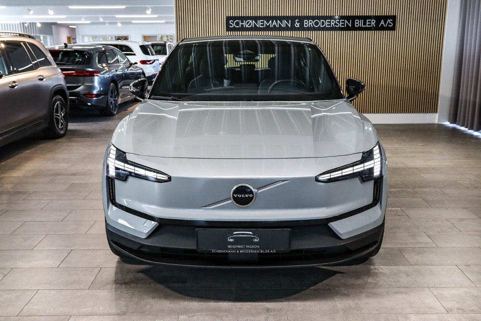 Volvo EX30 Extended Range Plus 5d