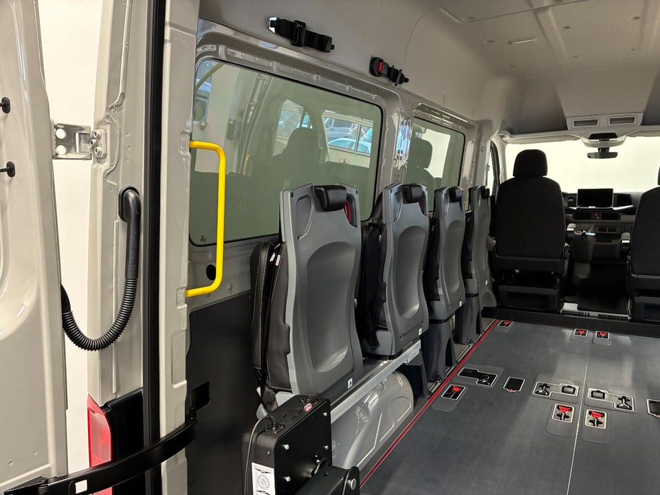 VW Crafter 35 2,0 TDi 140 Kombi L3H3 aut.