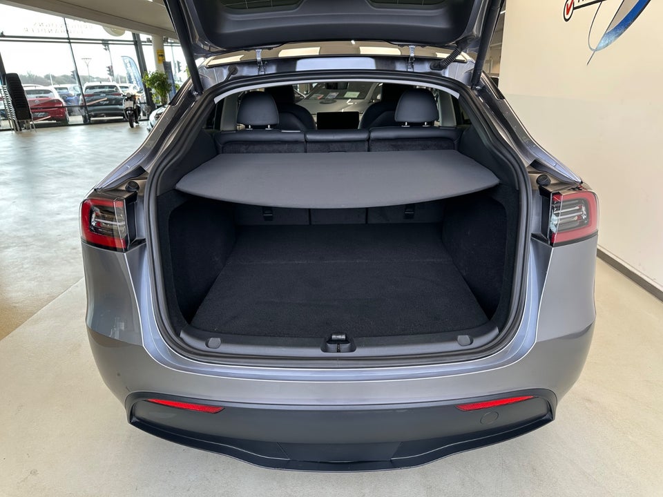 Tesla Model Y Long Range AWD 5d