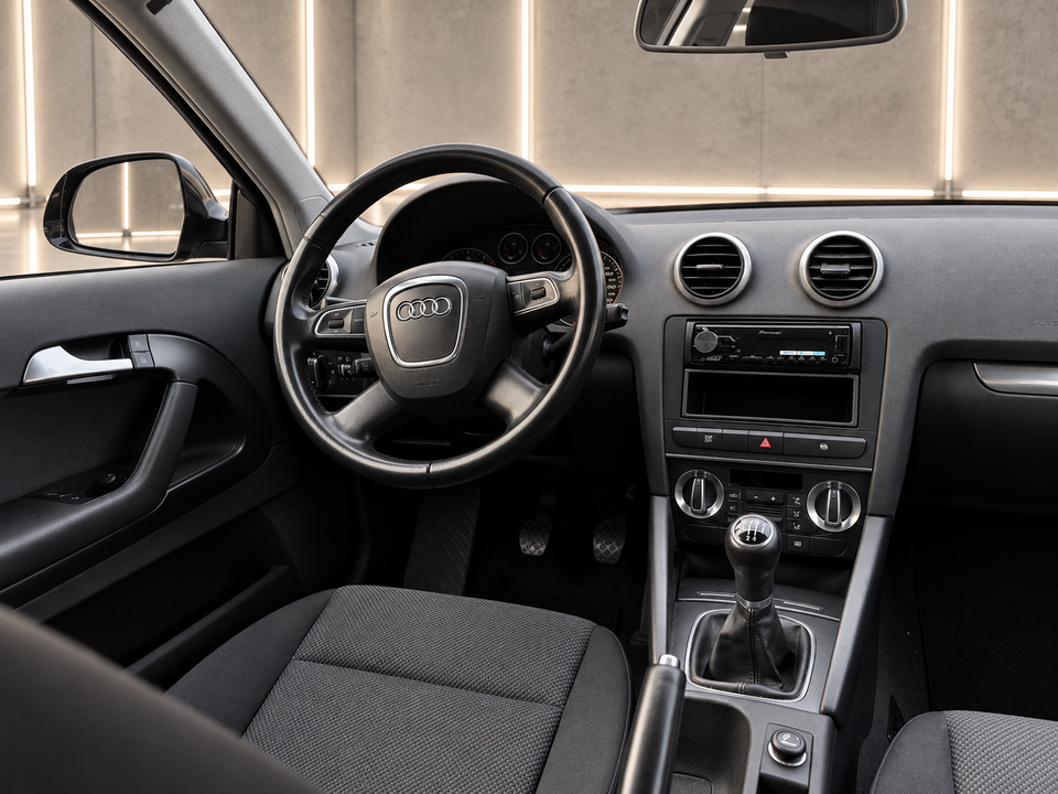 Audi A3 1,6 Ambition 3d