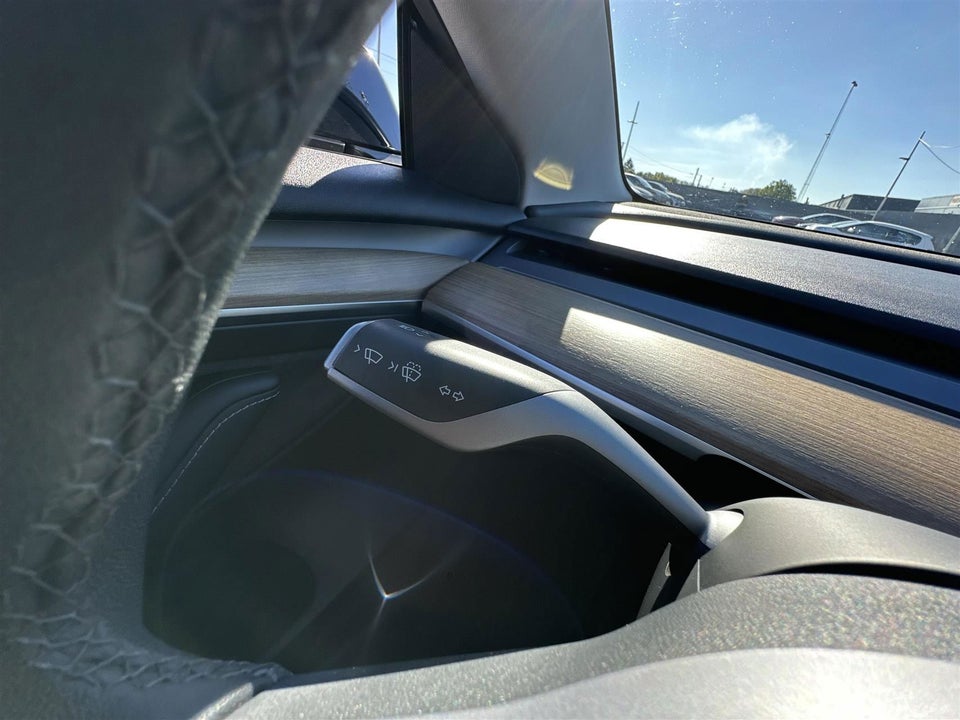 Tesla Model 3 RWD 4d