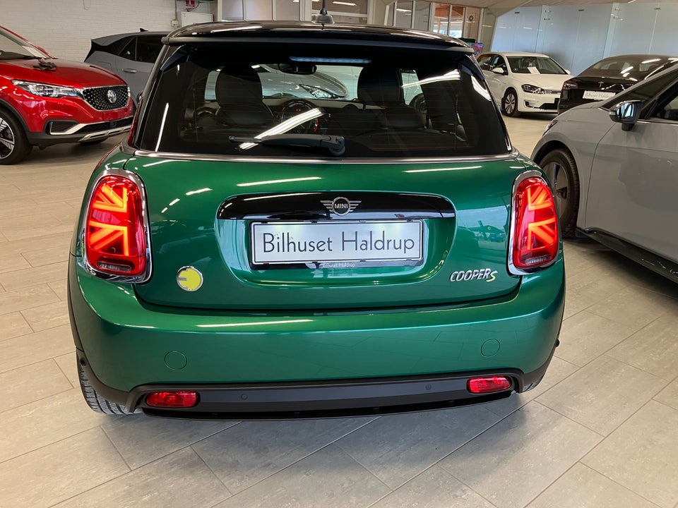 MINI Cooper SE Essential 3d