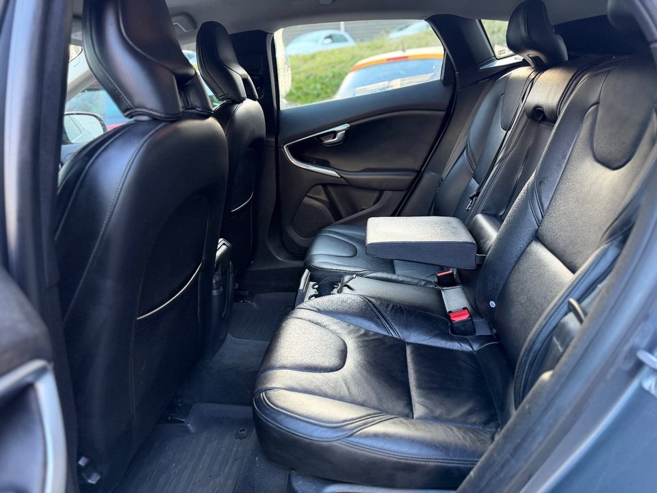 Volvo V40 2,0 D2 120 Momentum 5d