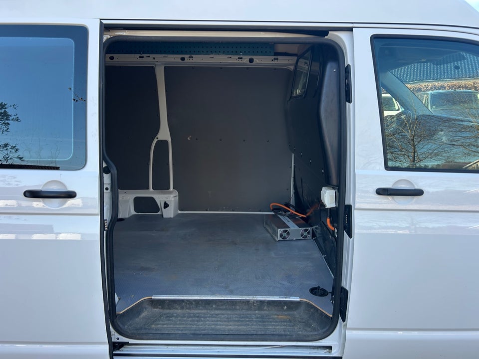 VW Transporter 2,0 TDi 150 Kassevogn DSG 4Motion lang