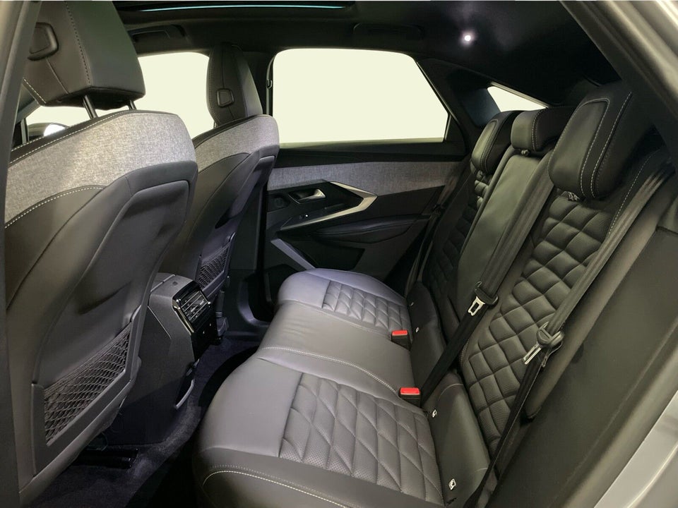 Peugeot e-3008 77 GT Pack 5d