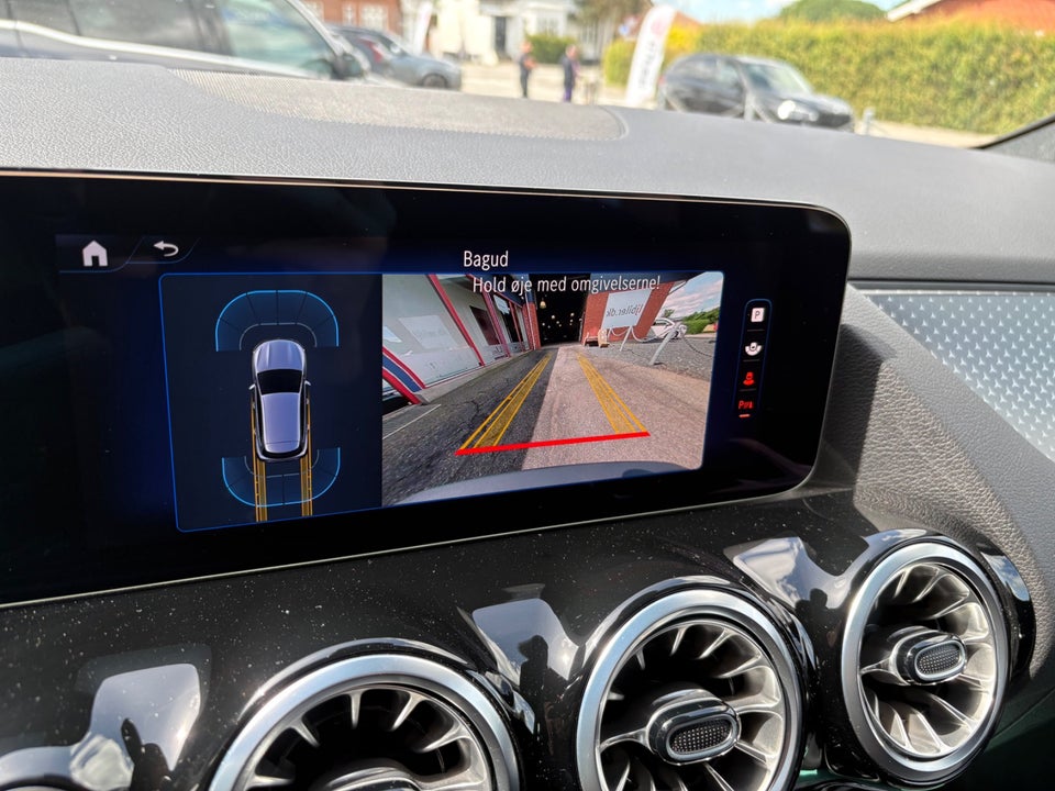 Mercedes EQA350 4Matic 5d