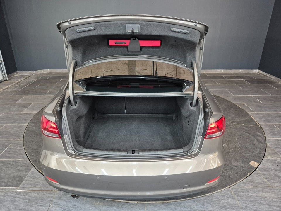 Audi A3 1,6 TDi 110 Ambiente S-tr. 4d