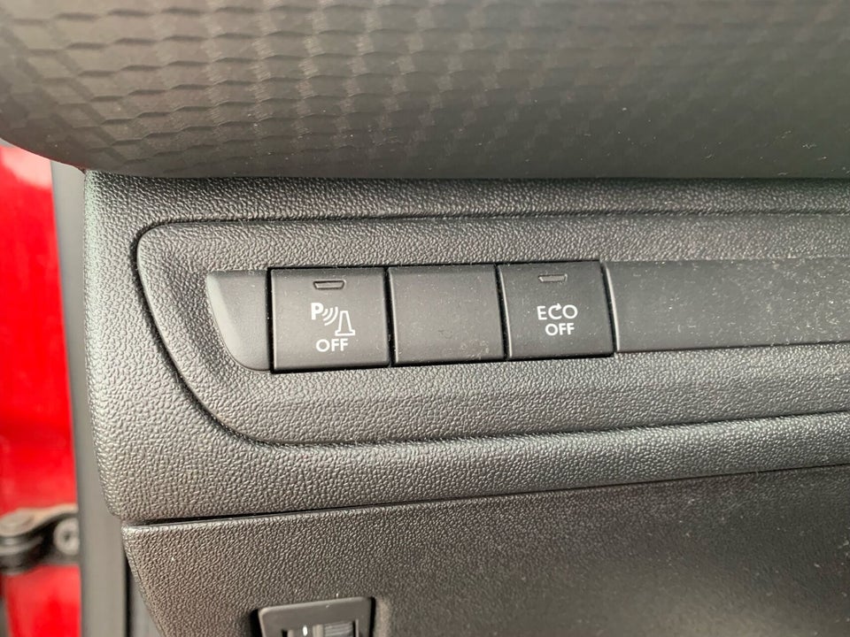 Peugeot 2008 1,6 BlueHDi 100 Allure Sky 5d