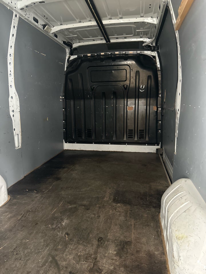 Renault Master III T35 2,3 dCi 170 L2H2 Kassevogn