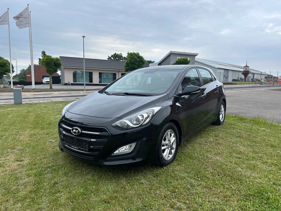 Hyundai i30 1,6 GDi Premium 5d