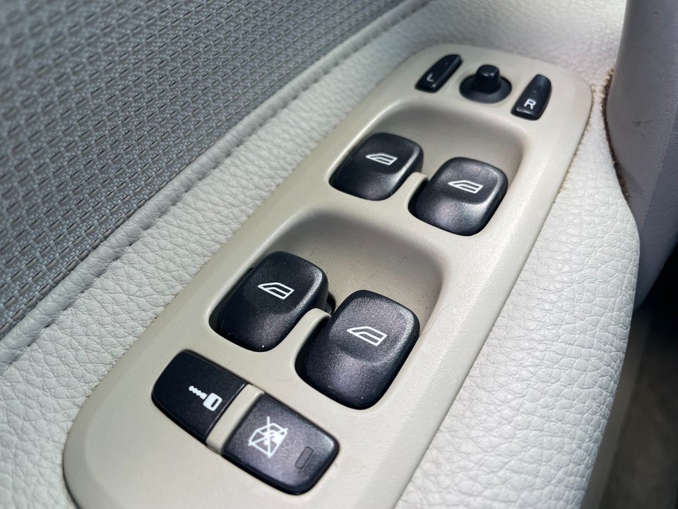 Volvo S60 2,4 140 Momentum 4d