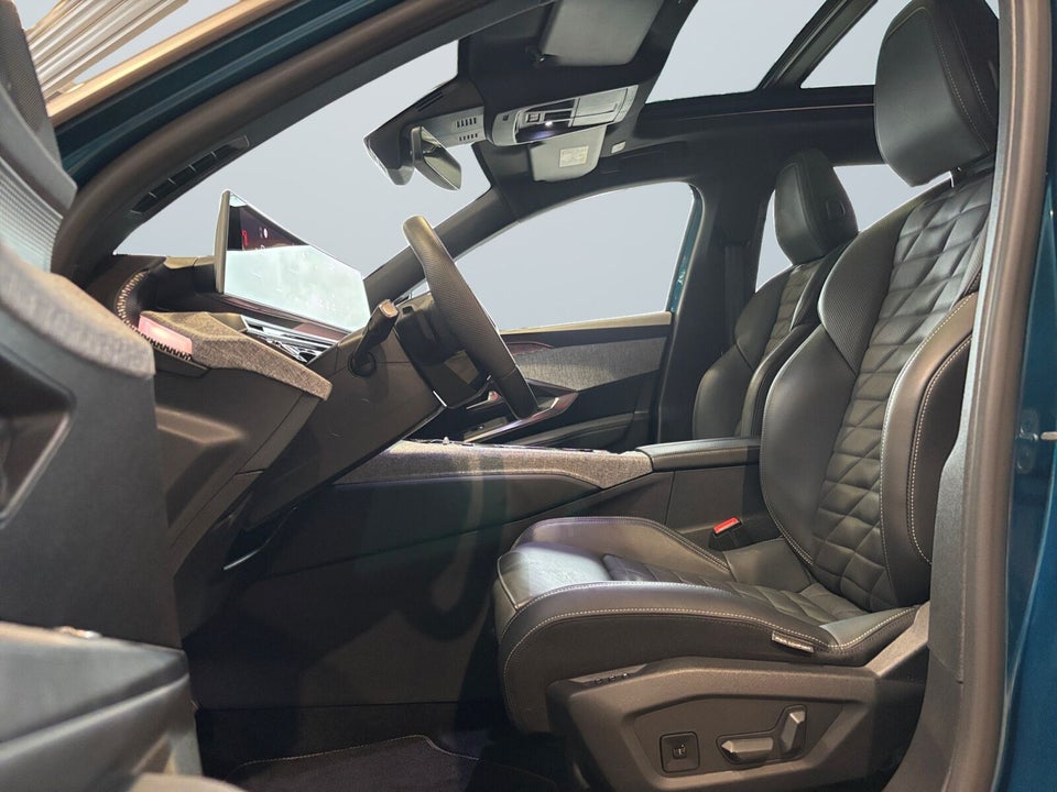 Peugeot e-3008 77 GT Pack 5d