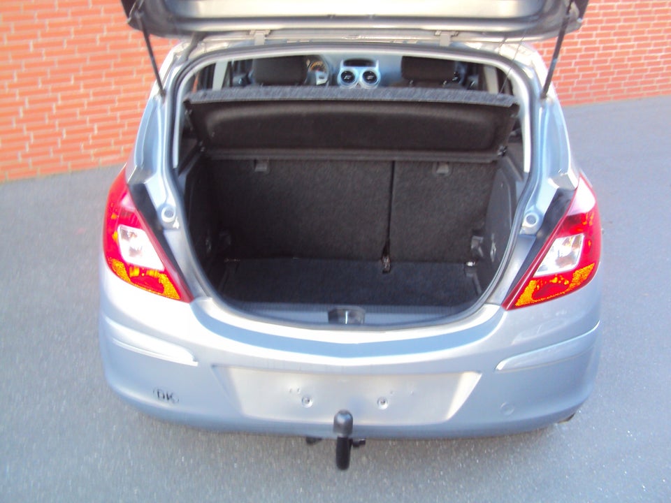 Opel Corsa 1,2 16V Cosmo 5d