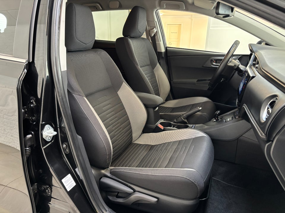 Toyota Auris 1,8 Hybrid H1 Touring Sports CVT 5d