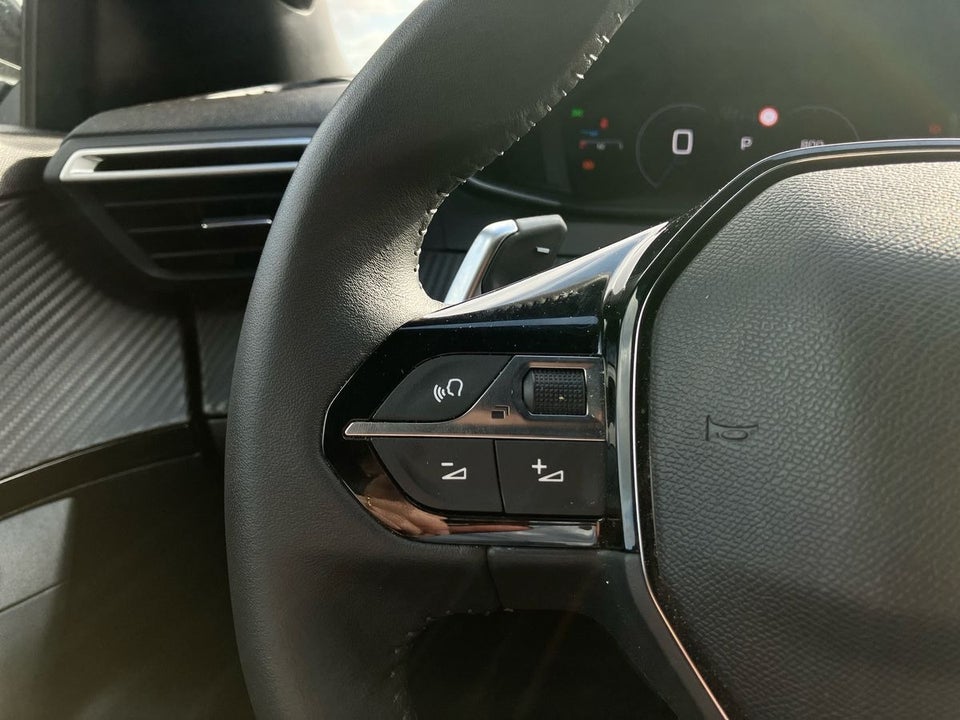 Peugeot 2008 1,2 PureTech 130 First Selection EAT8 5d