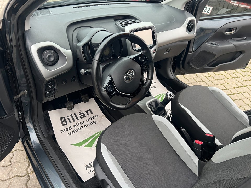 Toyota Aygo 1,0 VVT-i x-play x-touch 5d