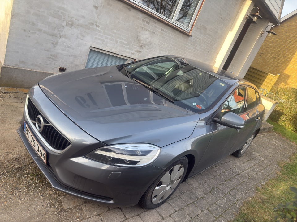 Volvo V40 2,0 D2 120 Momentum 5d