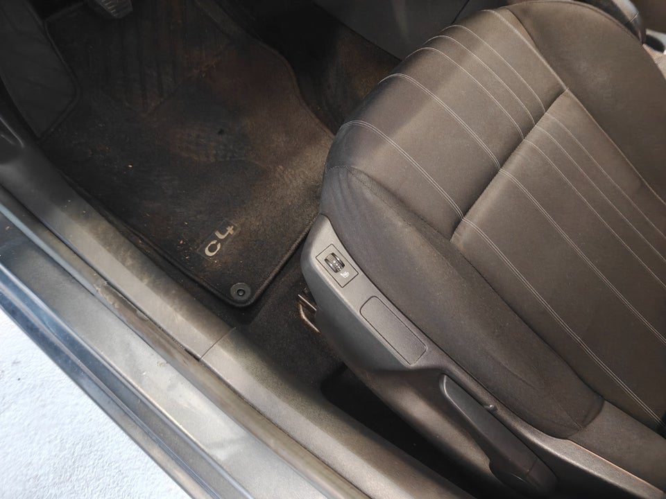 Citroën C4 1,4 VTi Attraction 5d