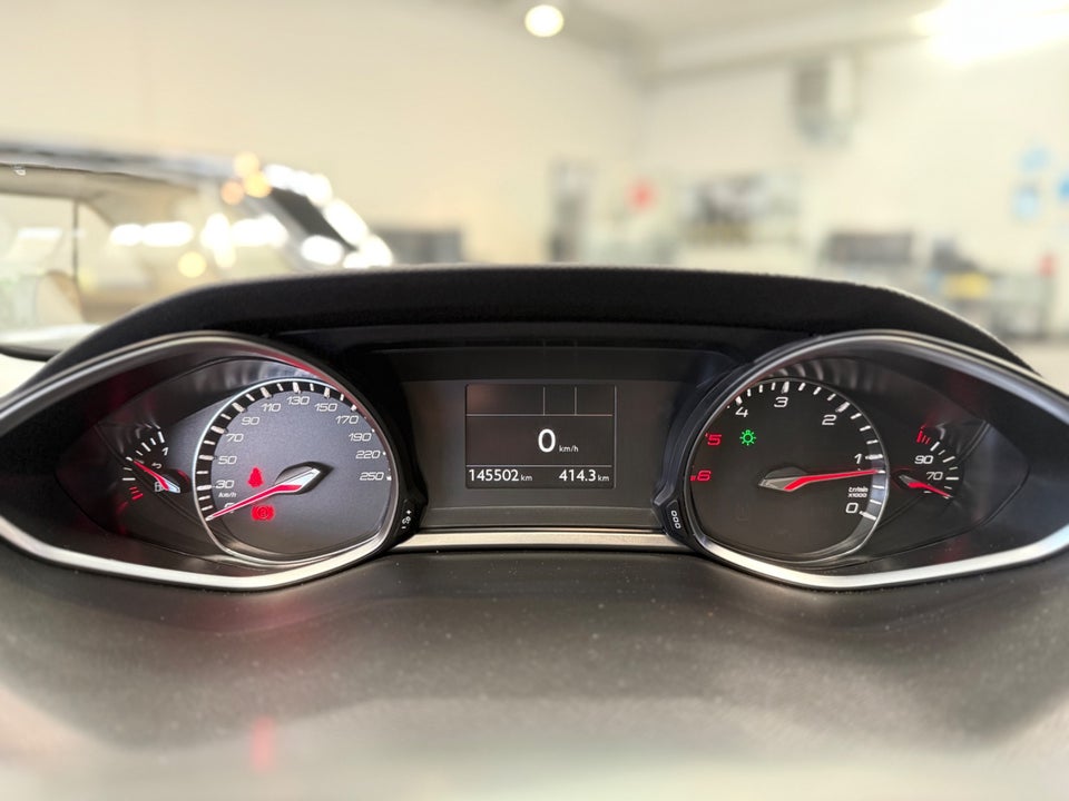 Peugeot 308 1,5 BlueHDi 130 Allure Sky 5d