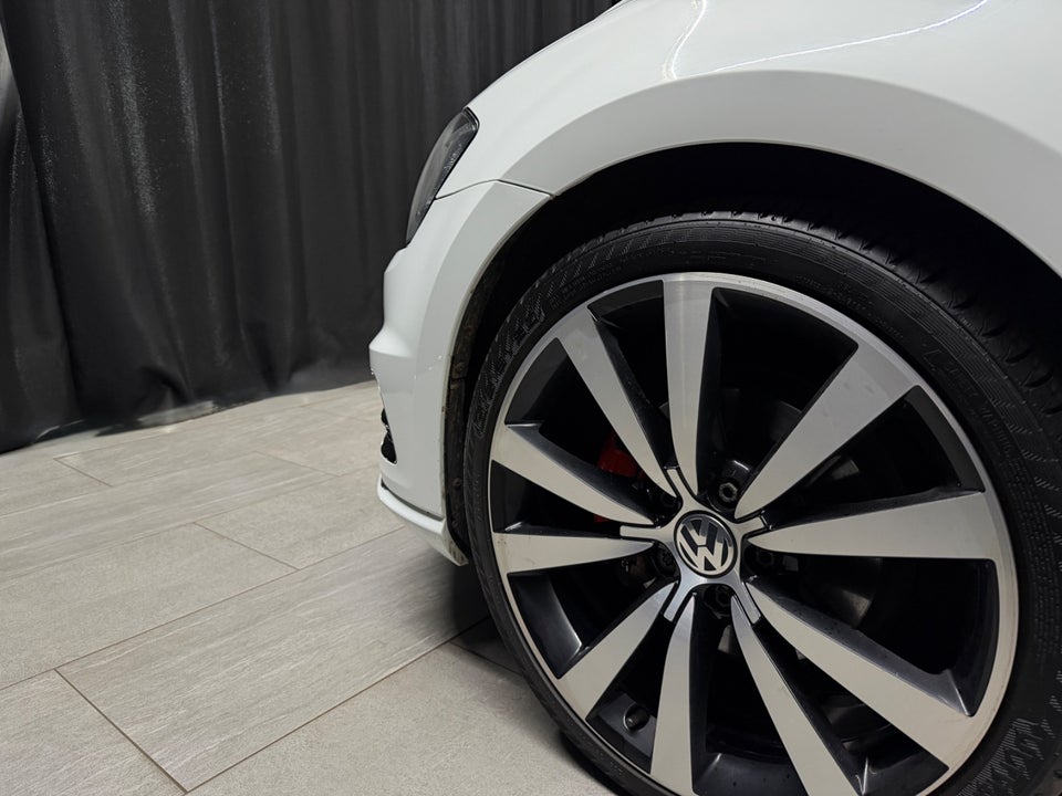 VW Golf VII 1,4 TSi 140 R-line DSG BMT 5d