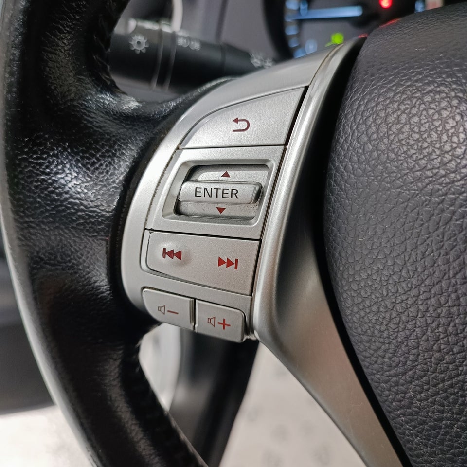 Nissan Navara 2,3 dCi 190 Db.Kab Tekna aut. 4d