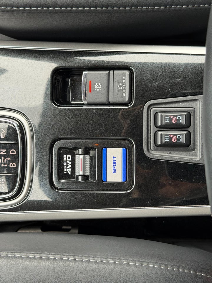 Mitsubishi Outlander 2,4 PHEV Invite CVT 4WD 5d