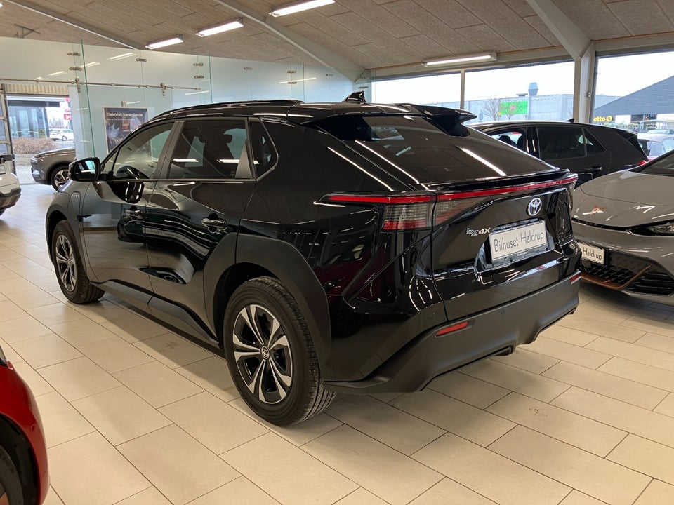 Toyota bZ4X Essential 5d