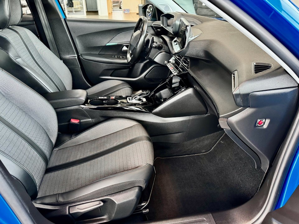 Peugeot 2008 1,2 PureTech 130 Selection Tech EAT8 5d